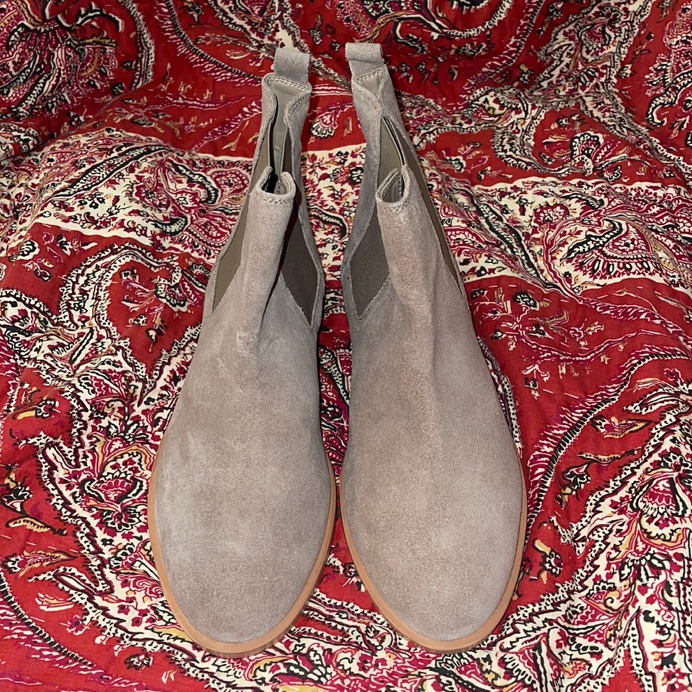 BRAND NEW ASOS CHELSEA BOOTS ✨💛